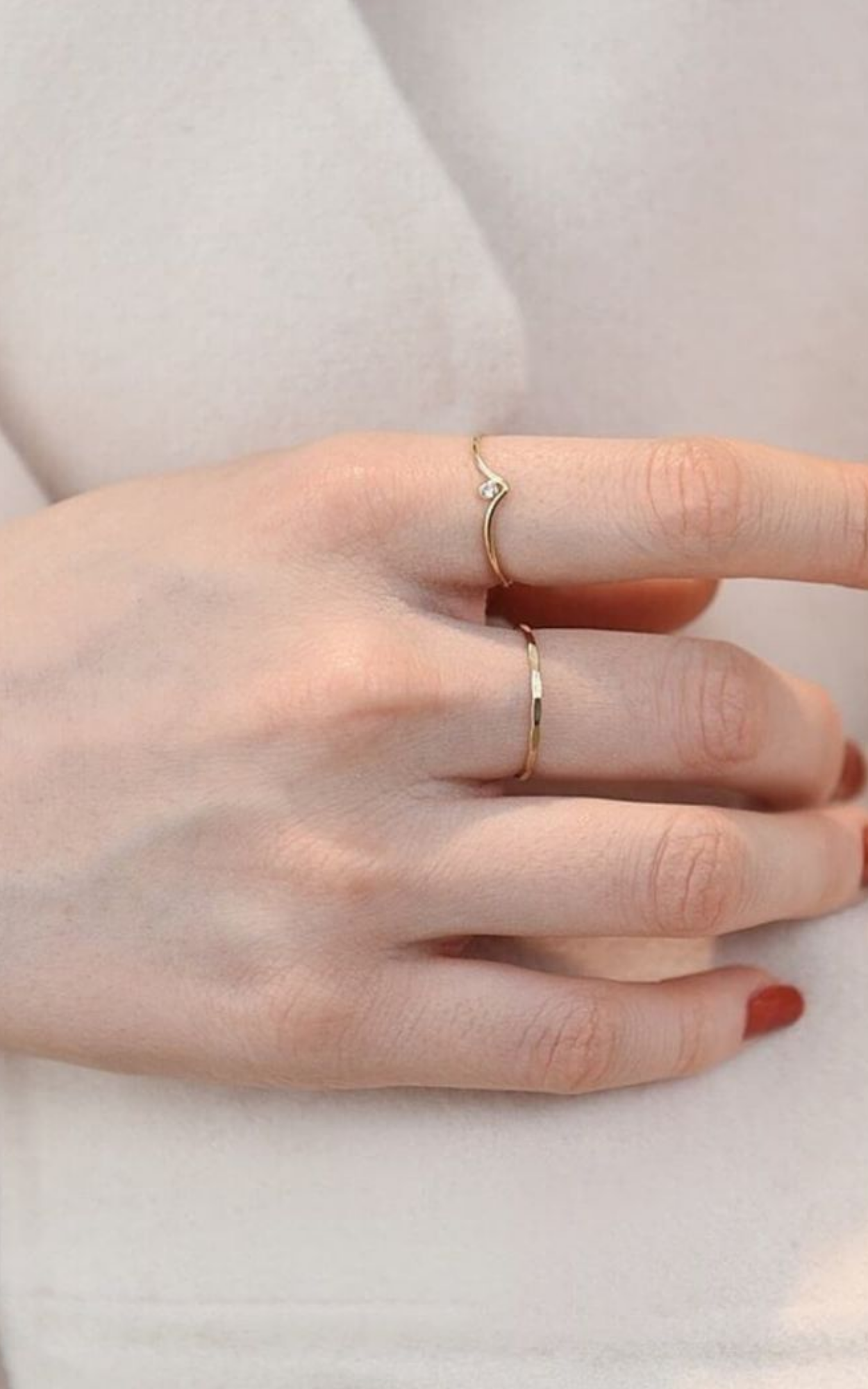 Round Solitaire V ring