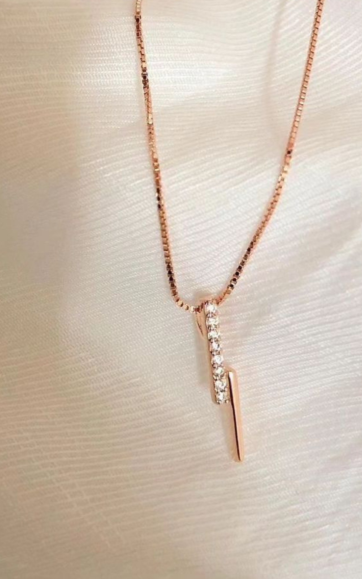 Sleek diamond Necklace