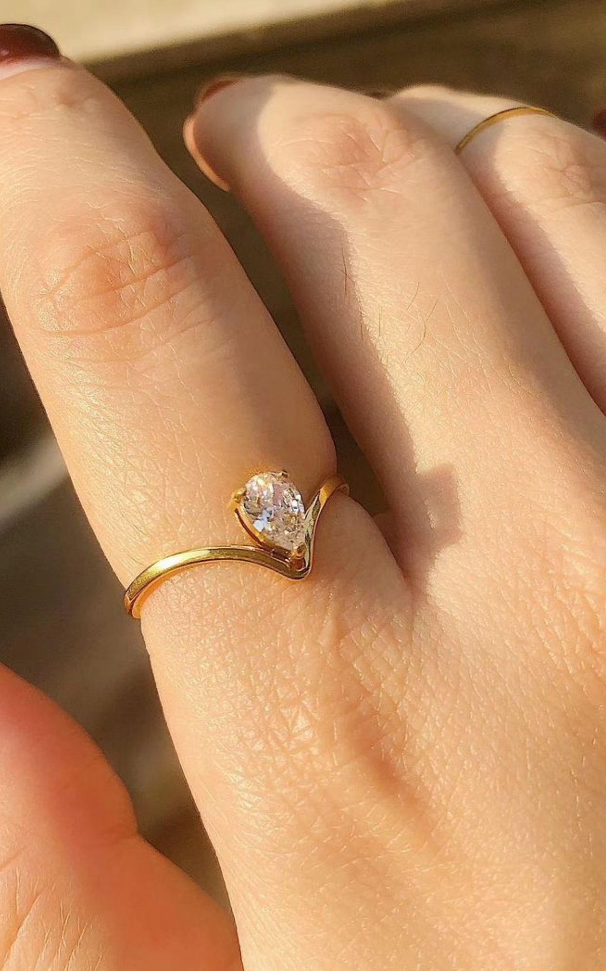 Pear V ring