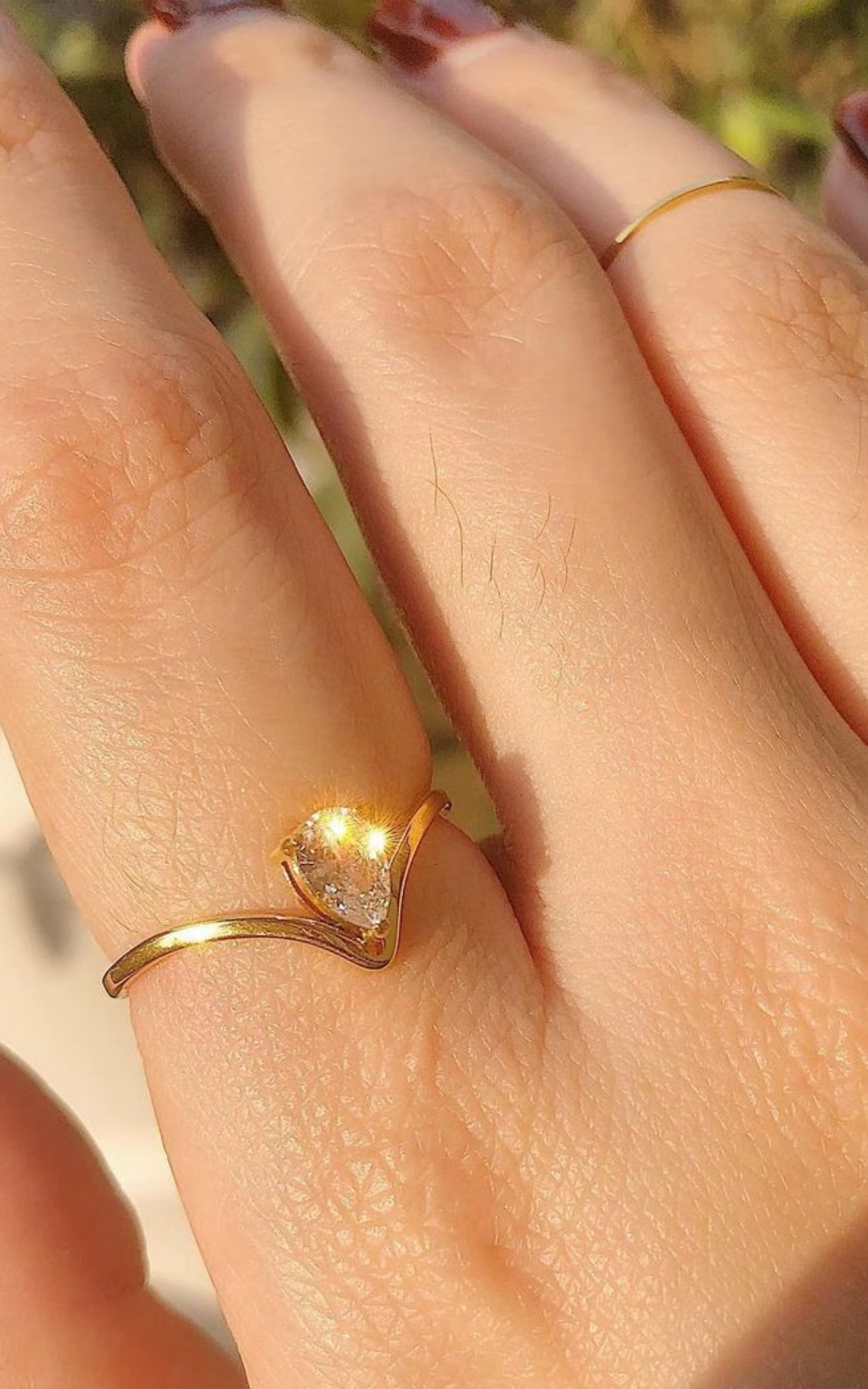 Pear V ring