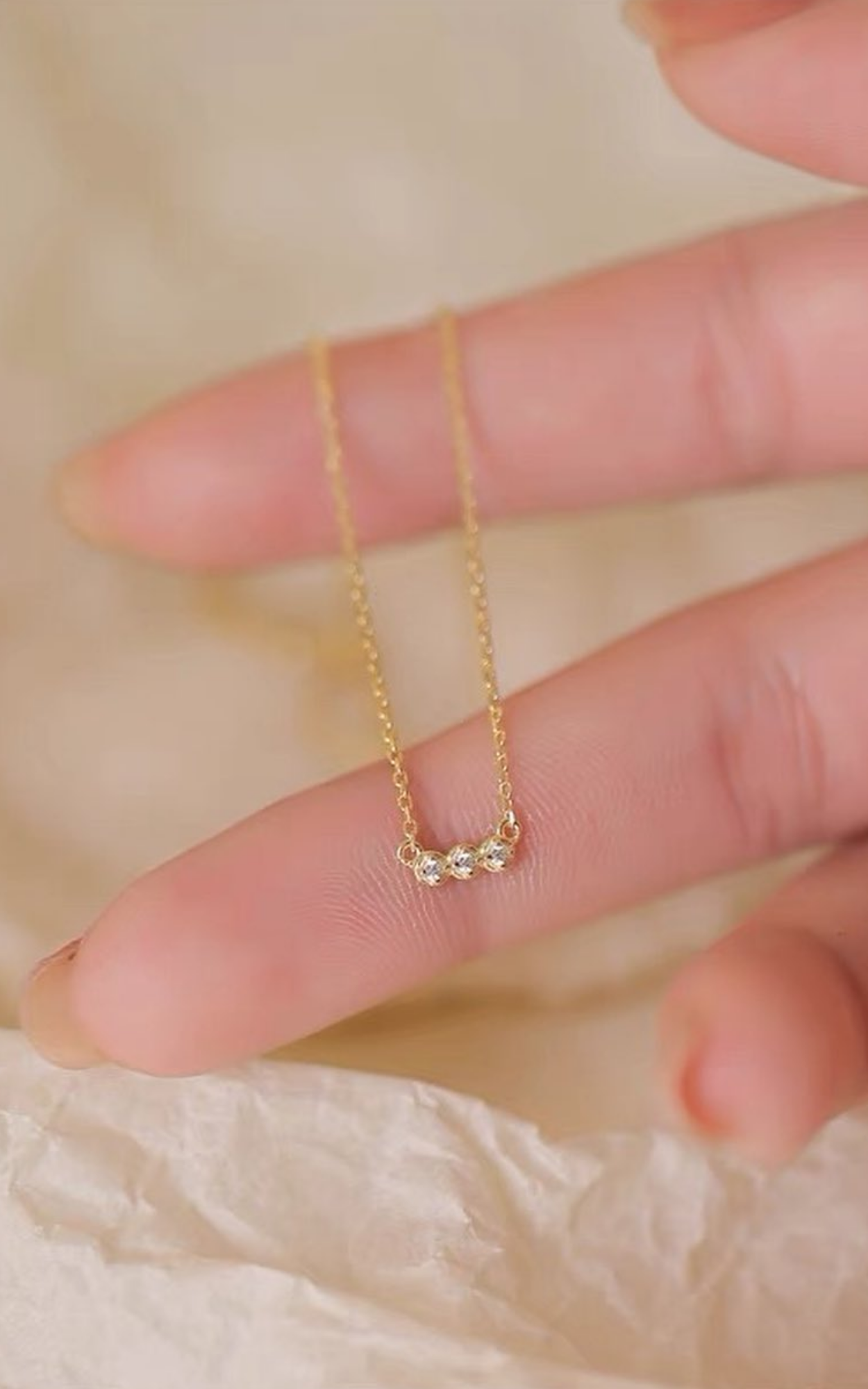 3 Diamond curve Necklace