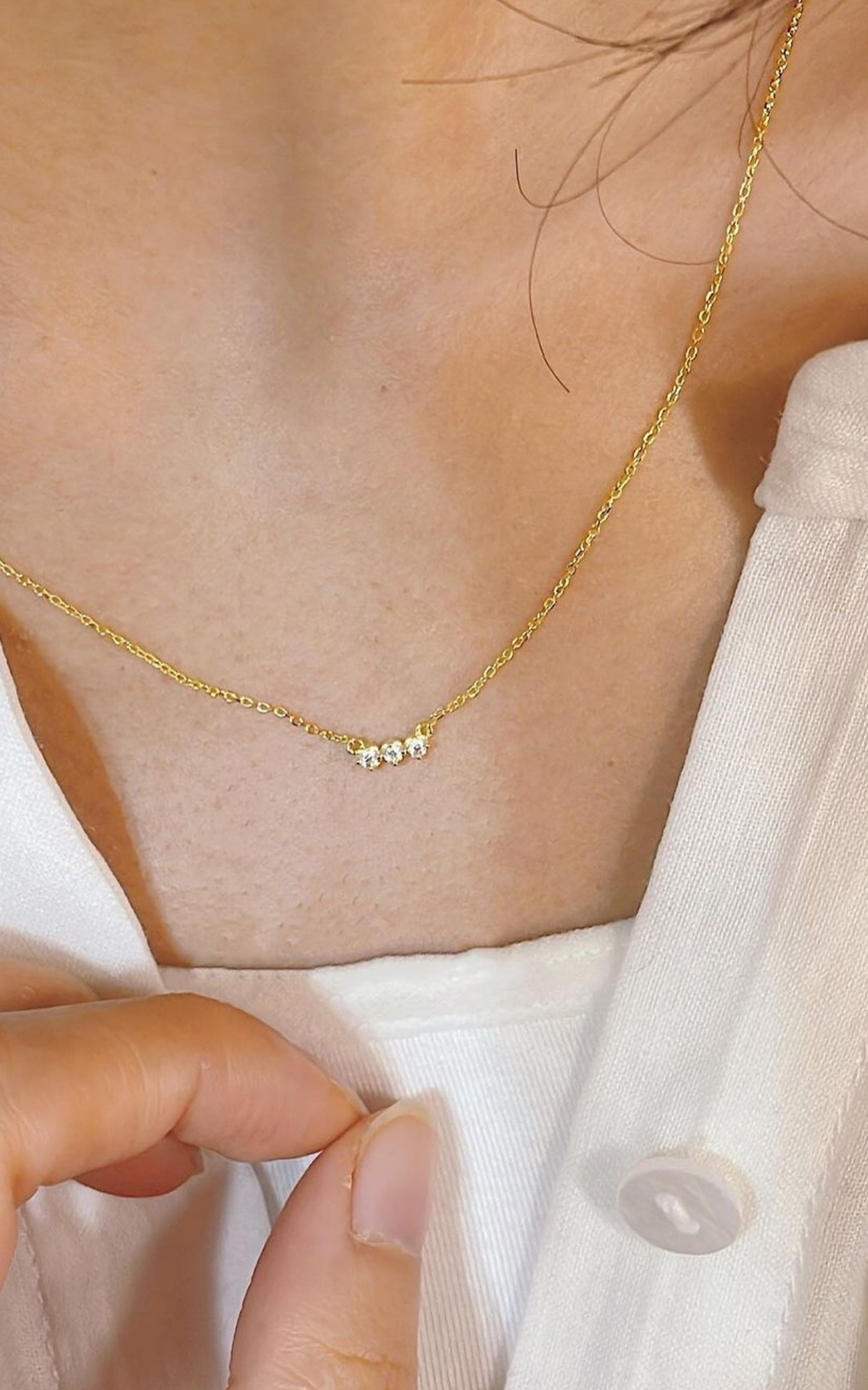3 Diamond curve Necklace