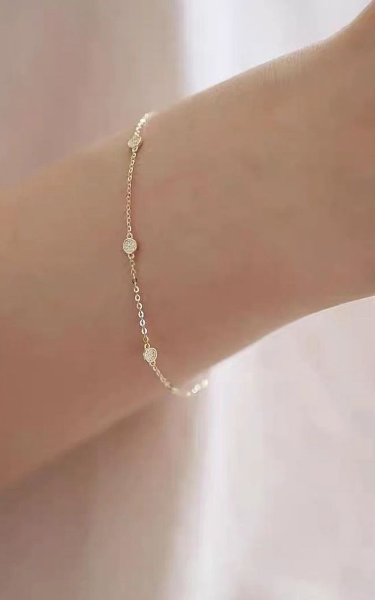 Dainty Round diamond Bracelet