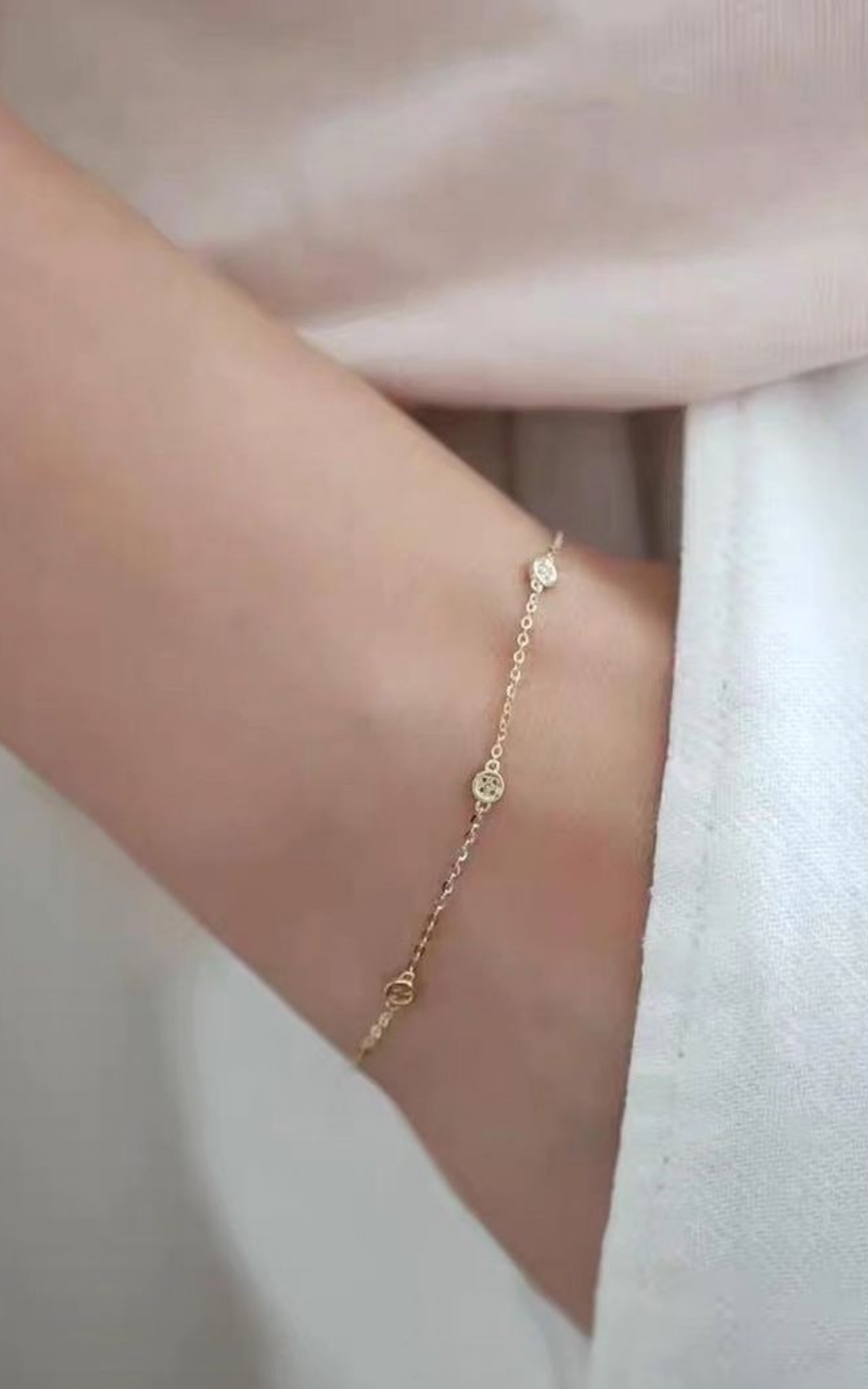 Dainty Round diamond Bracelet