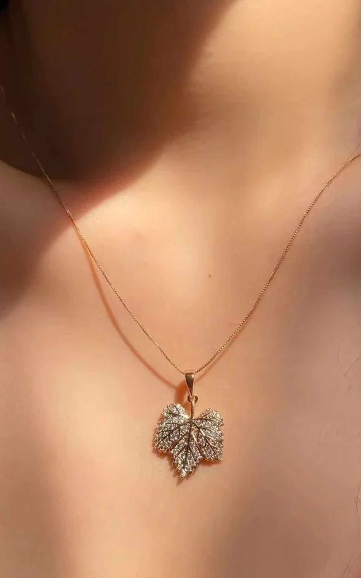 Diamond Mapel Leaf Necklace