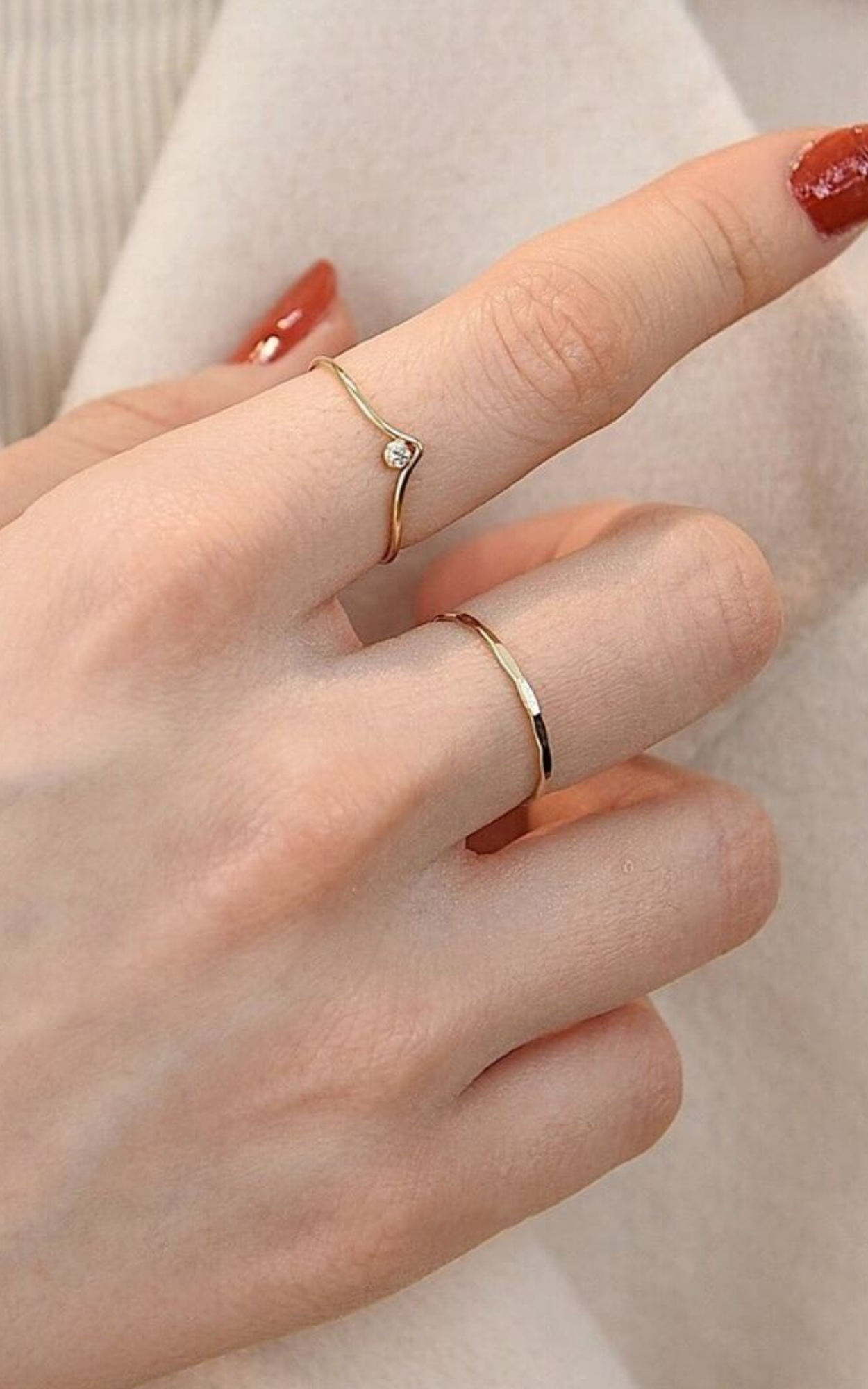 Round Solitaire V ring