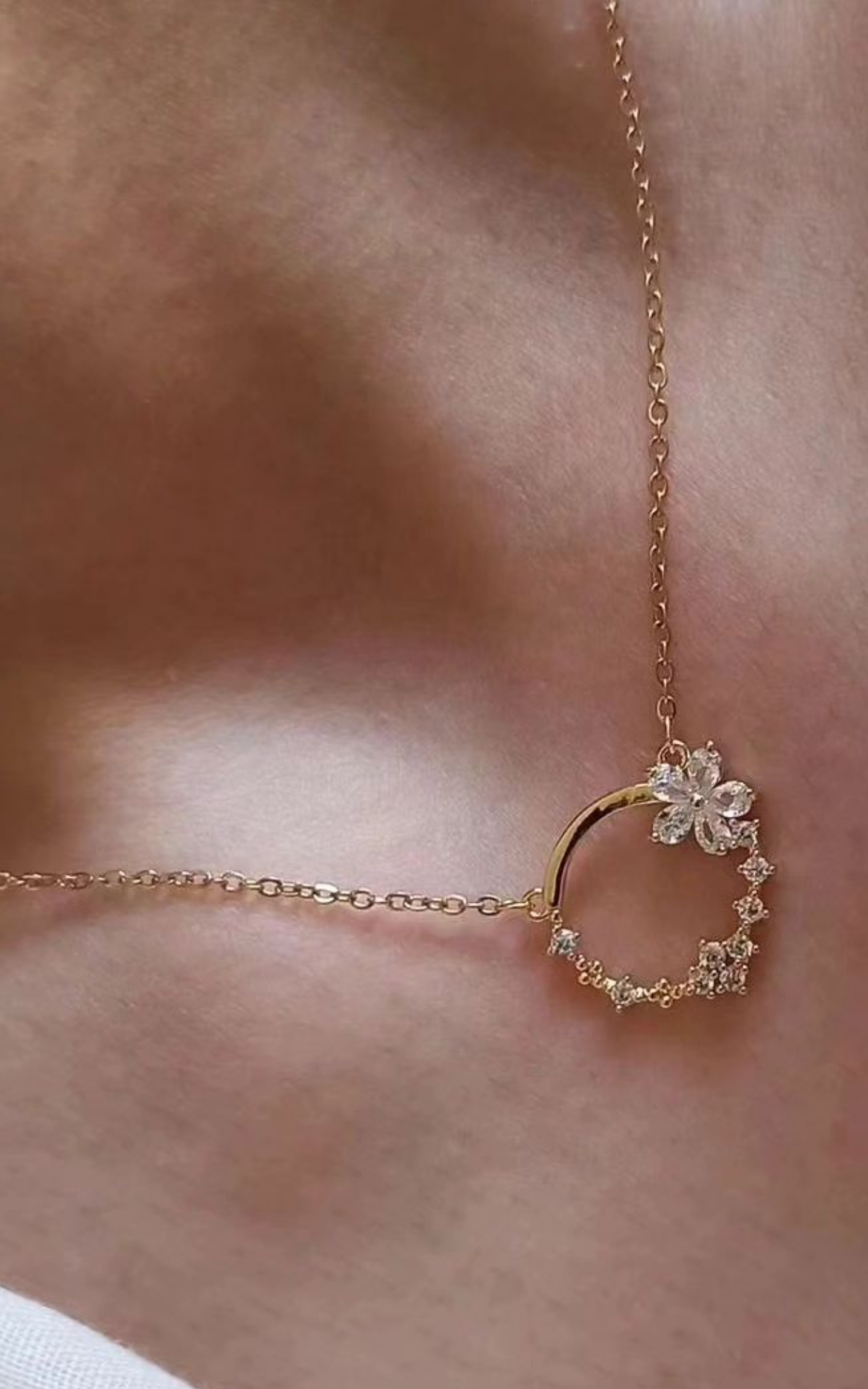 Round flower necklace