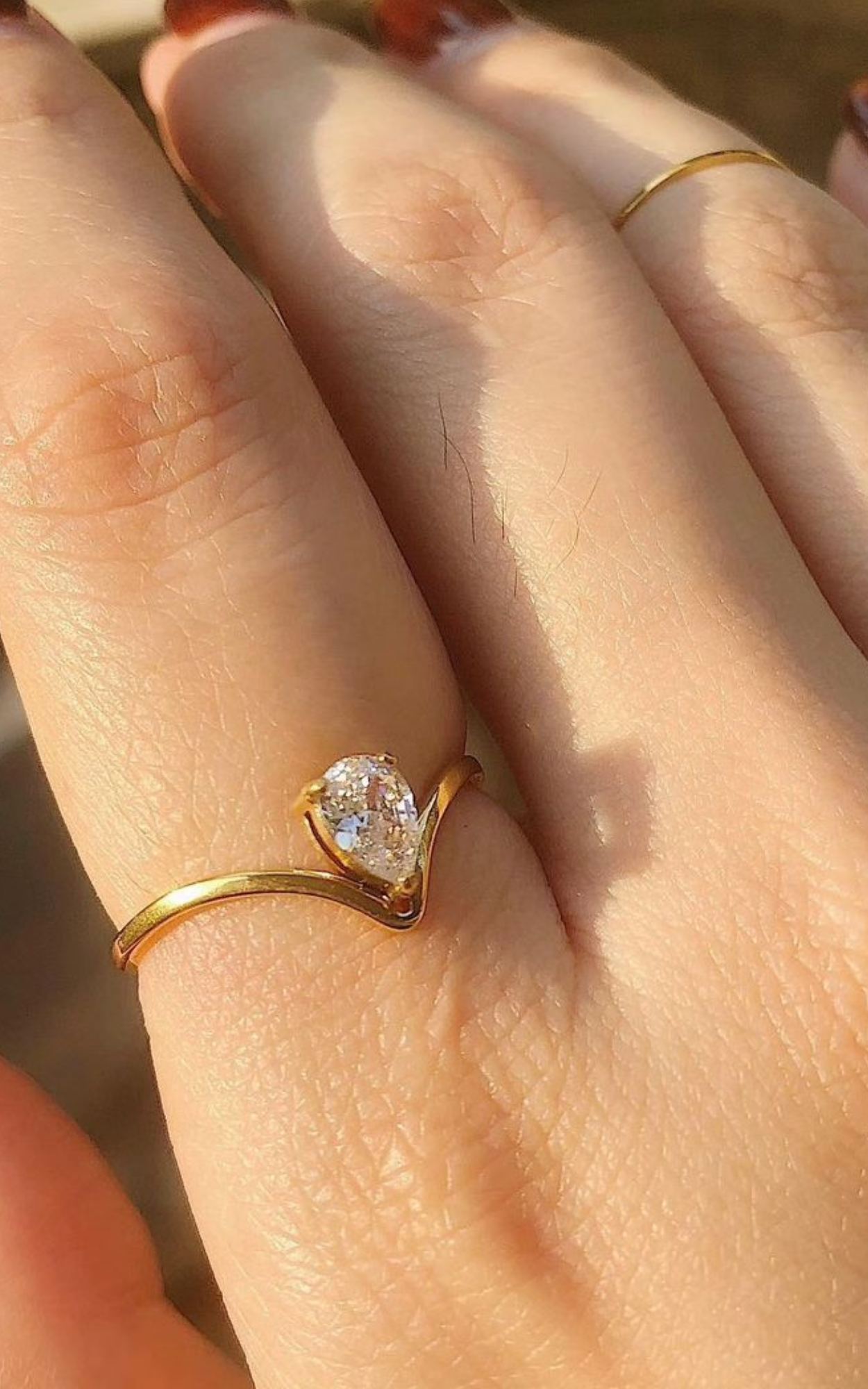 Pear V ring